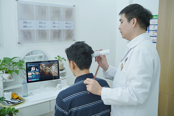 nguyên nhân gây rụng tóc ngứa da đầu
