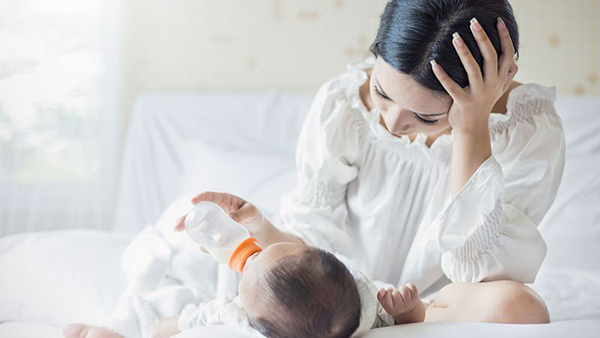 nguyên nhân rụng tóc sau sinh