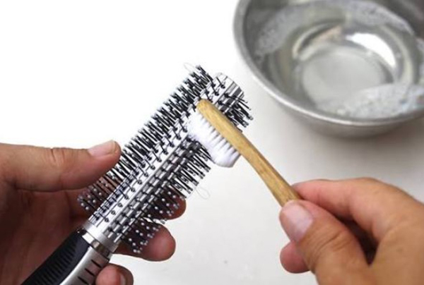 vệ sinh lược chải tóc